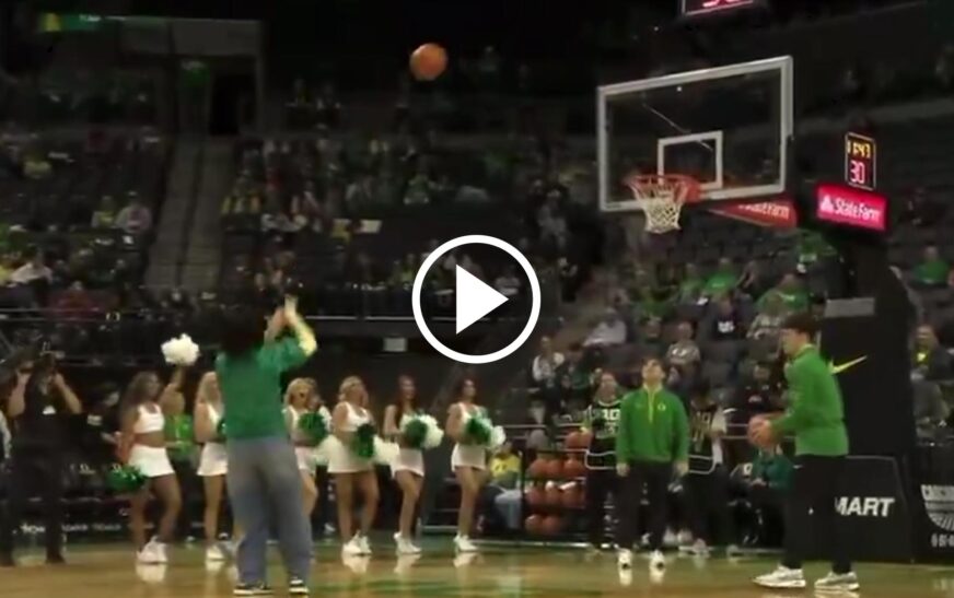 A woman in the crowd shocks everyone by sinking 23 out of 25… and she was a WNBA star in disguise