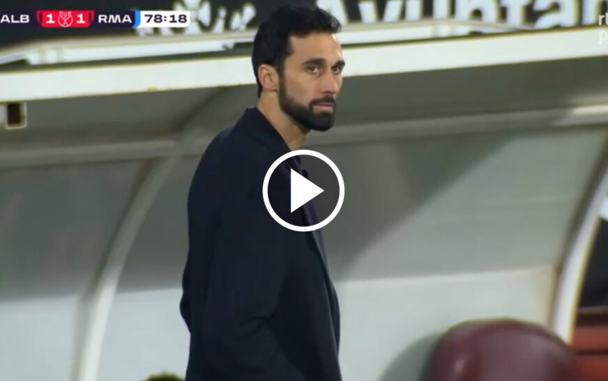 Arbeloa points the finger at himself after the heavy blow and embraces the villain role